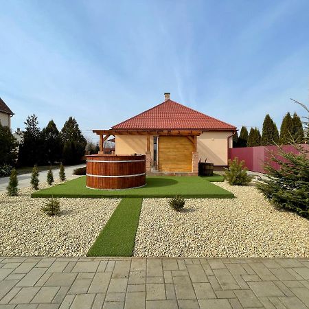 Halvany Vendeghaz Vasarosnameny Exterior photo