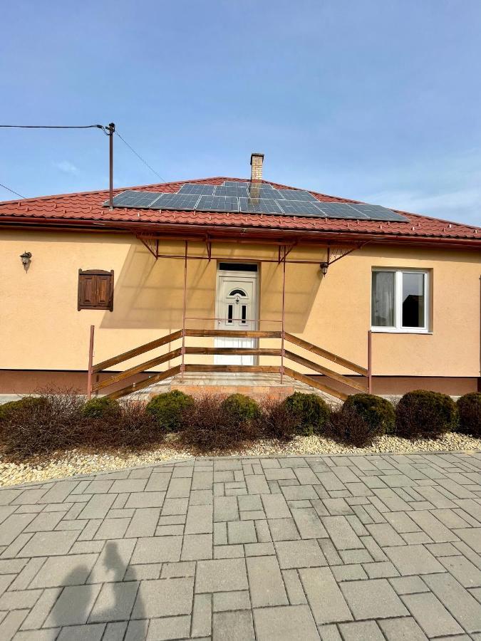 Halvany Vendeghaz Vasarosnameny Exterior photo